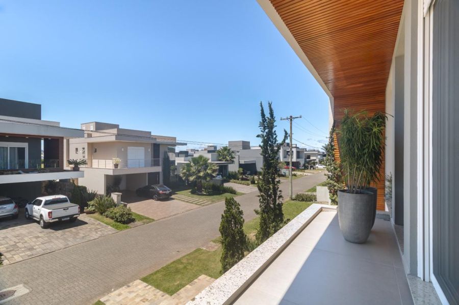 Casa em condomínio com 4 Dormitórios à venda, 222 m² por R$ 2.300.000,00 Casa em condomínio com 4 Dormitórios à venda, 222 m² por R$ 2.300.000,00