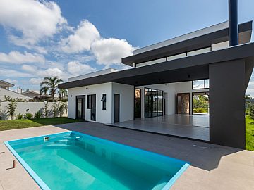 Casa com Piscina em Bella Torres